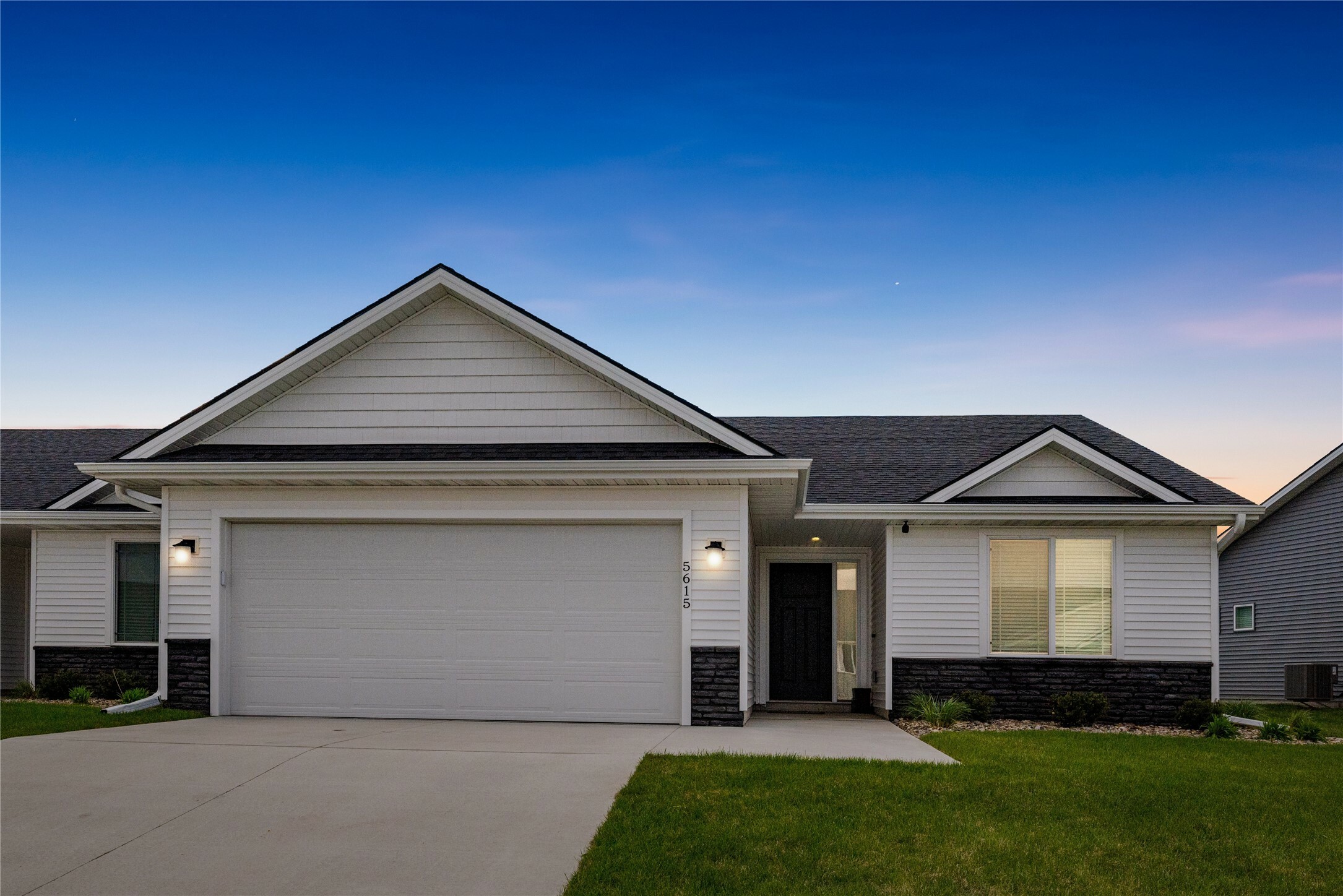 Property Photo: 5615 NE Creek Ridge Drive IA 50021