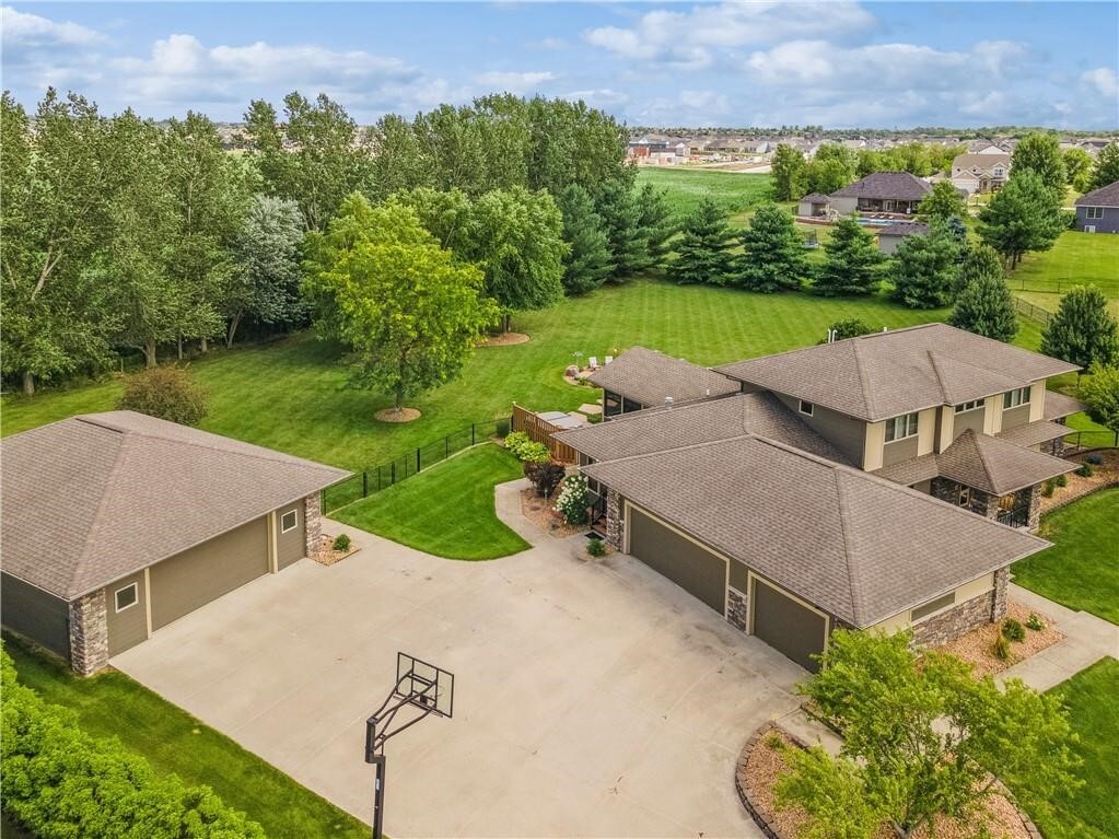Property Photo: 3752 NW 103rd Place IA 50226