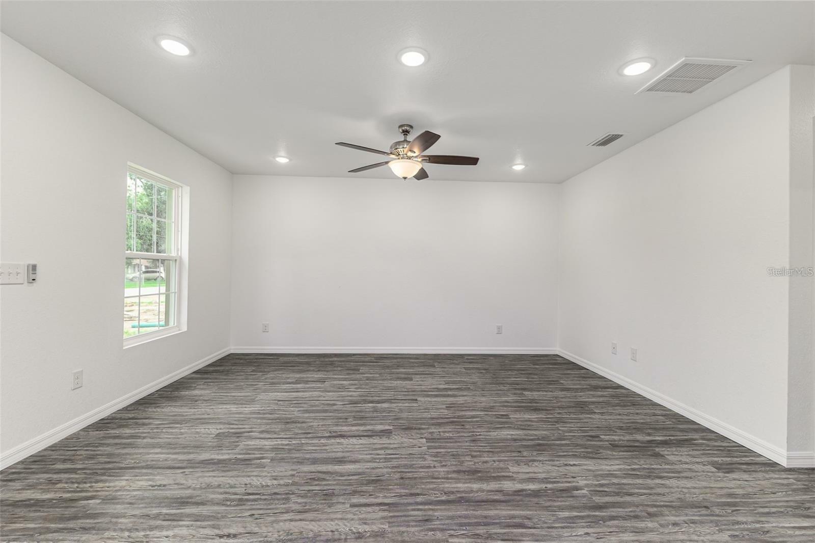 Property Photo: 3438 Avenue E NW FL 33880