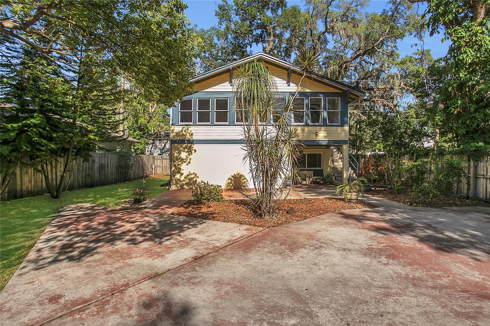 Property Photo: 1209 S Myrtle Avenue FL 32771
