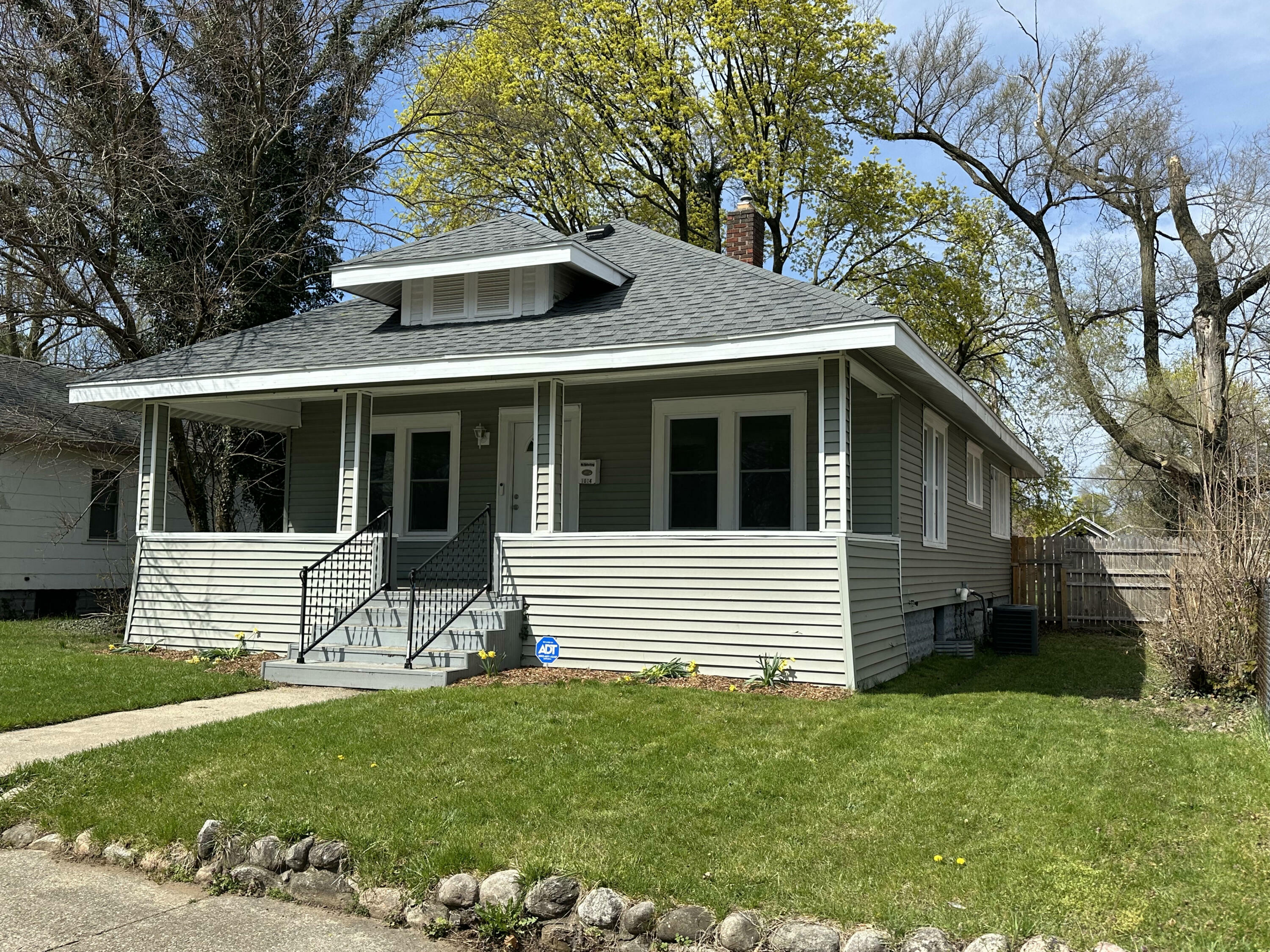 Property Photo: 1014 Superior Street MI 49022