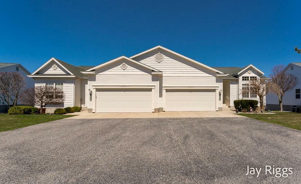 Property Photo:  2520 E East Turning Leaf Way Way  MI 49415 