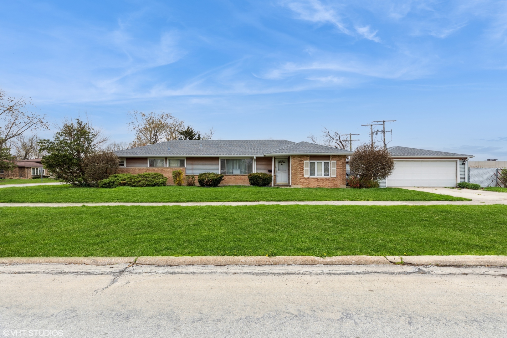 Property Photo: 500 Lakewood Boulevard IL 60466