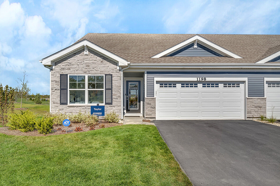 Property Photo:  120 Wood Lily Court  IL 60103 