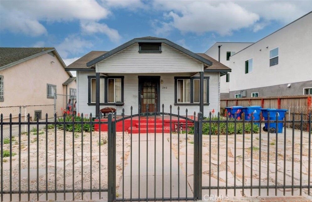 Property Photo:  240 E 84th Street  CA 90003 