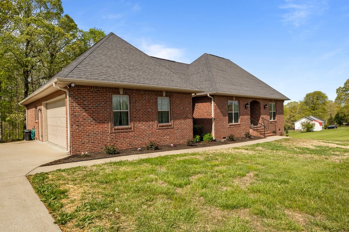 Property Photo:  1435 Petty Rd  TN 37187 