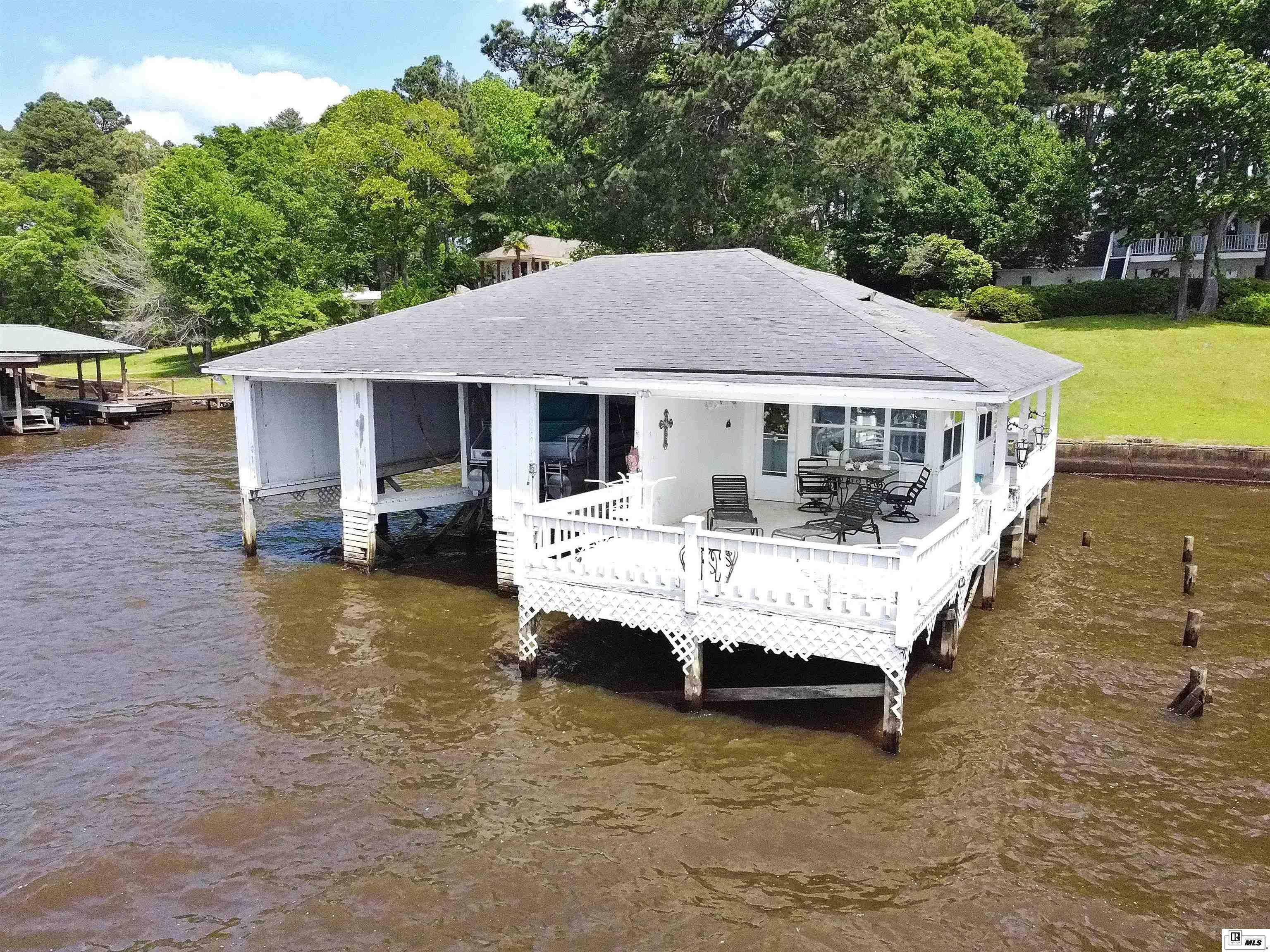 Property Photo: 200 Pinewoods Road LA 71241