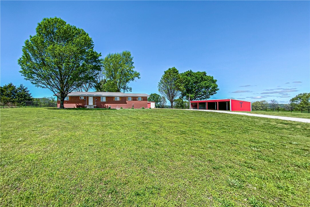 Property Photo: 4802 Greenbriar Lane AR 72633