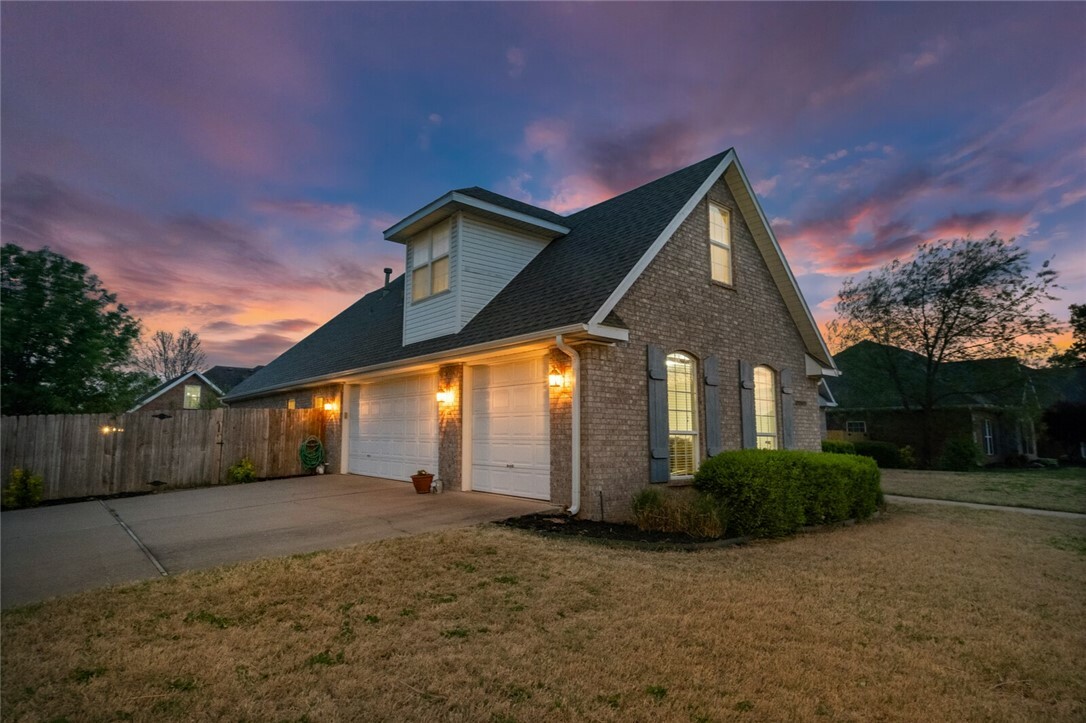 Property Photo: 4202 Quelinda Drive AR 72758