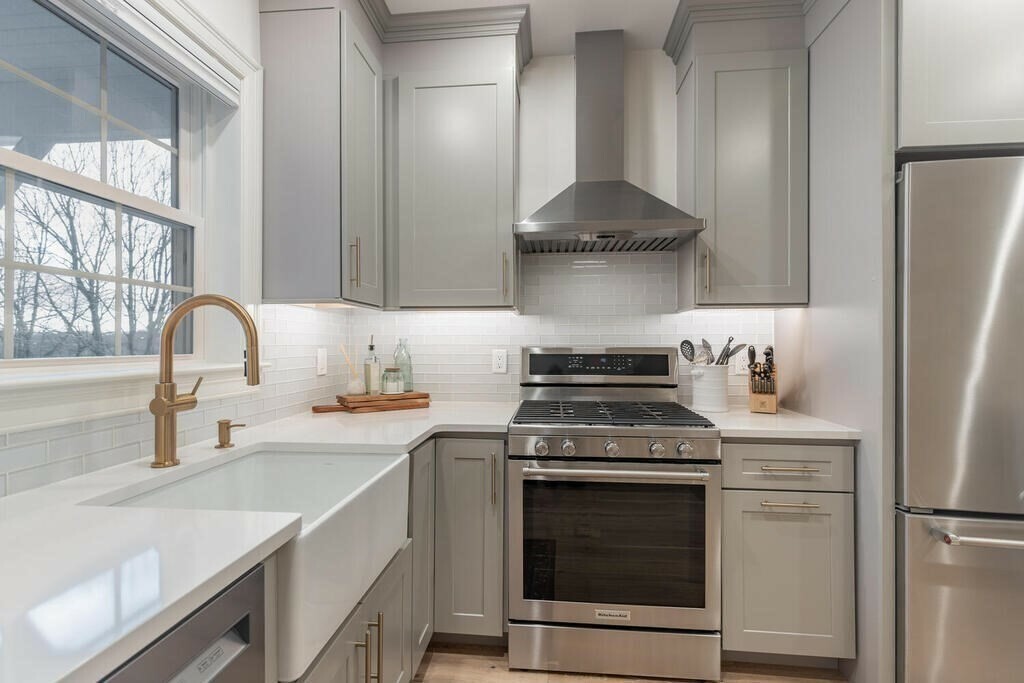 Property Photo: 165 Cambridge Rd 10 MA 01801