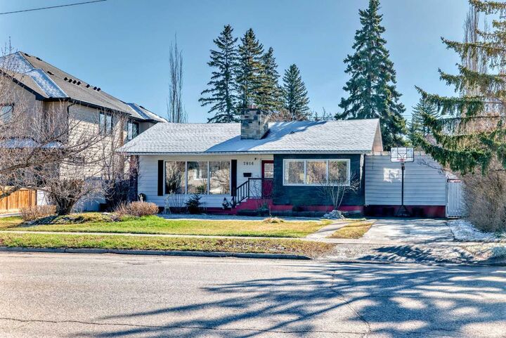 7816 Elbow Drive SW  Calgary AB T2V 1K4 photo