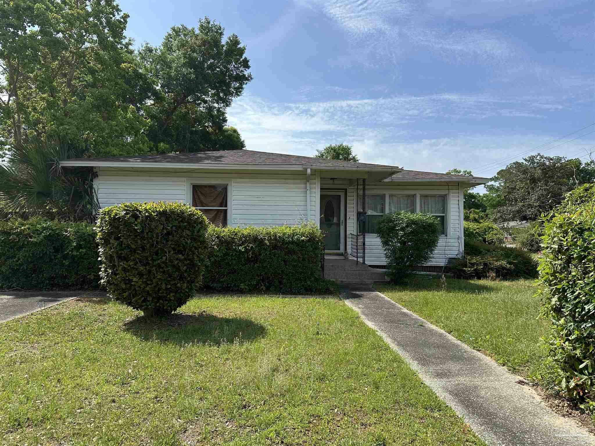 Property Photo: 901 E Texar Dr FL 32503