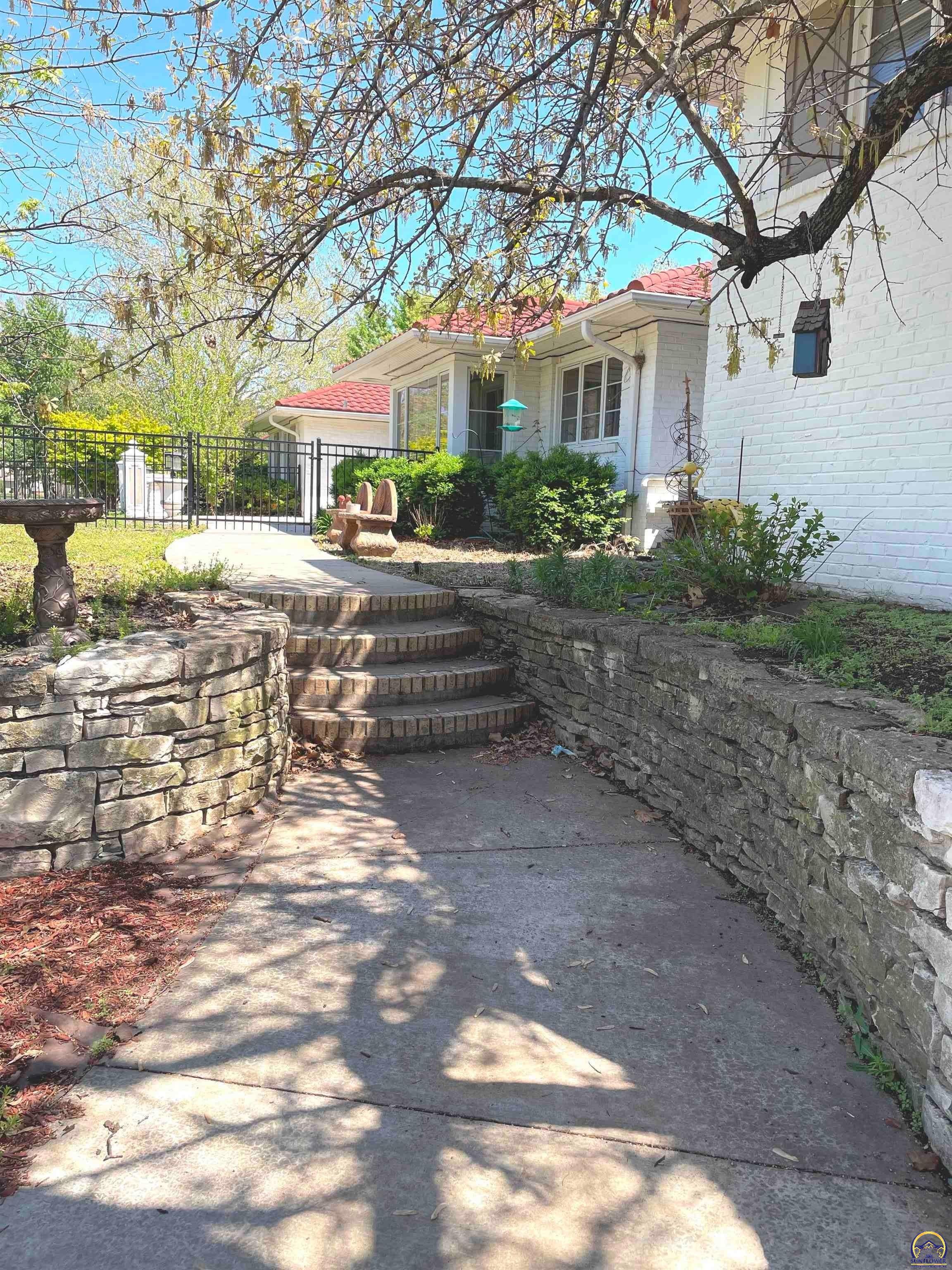 Property Photo: 1200 SW 29th St KS 66611