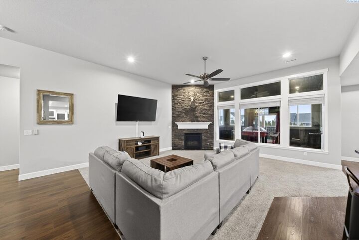 Property Photo: 114 S 727 Prse WA 99338-0000