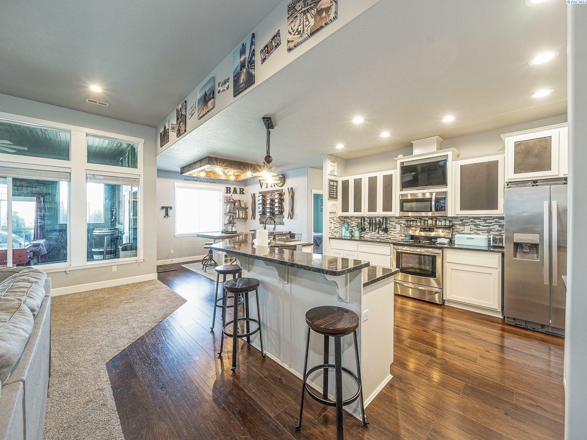 Property Photo: 114 S 727 Prse WA 99338-0000