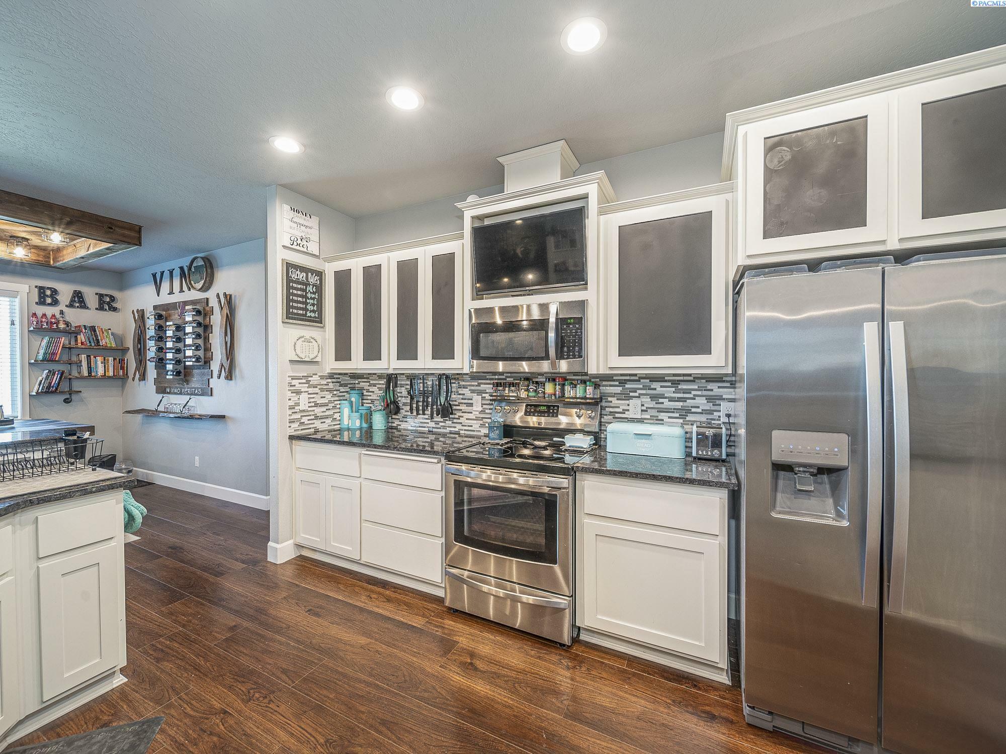 Property Photo: 114 S 727 Prse WA 99338-0000