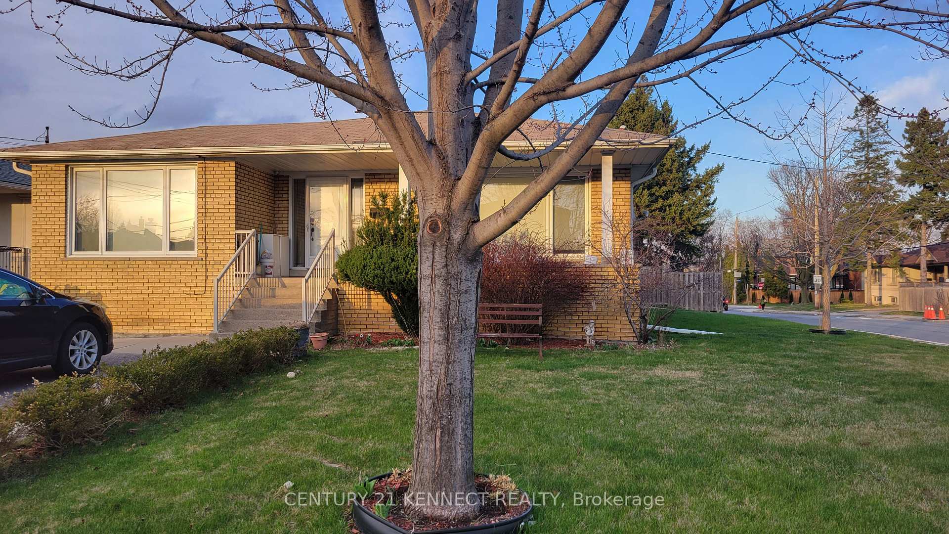 1 Evanston Drive Lower #1  Toronto ON M3H 5N9 photo