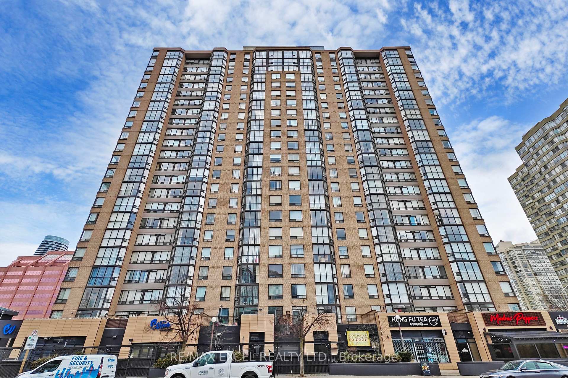 Property Photo: 285 Enfield Place 1909 ON L5B 3Y6