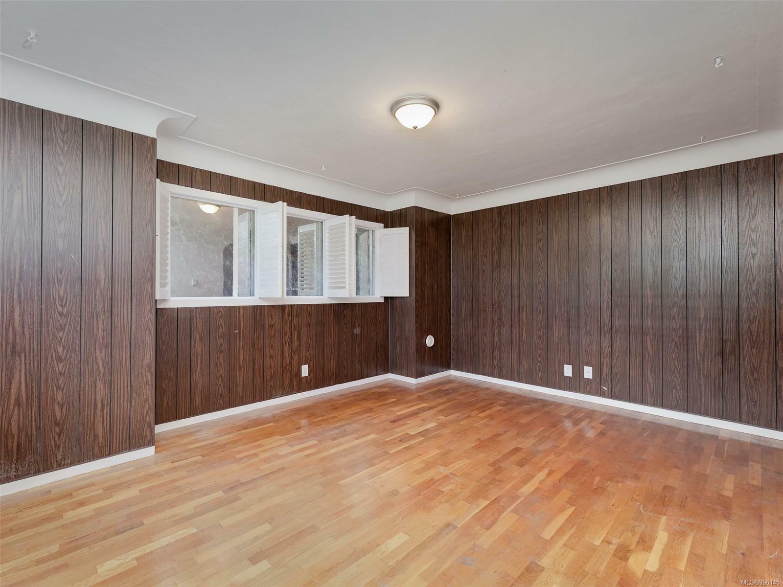 Property Photo: 95 Regina Ave BC V8Z 1J2