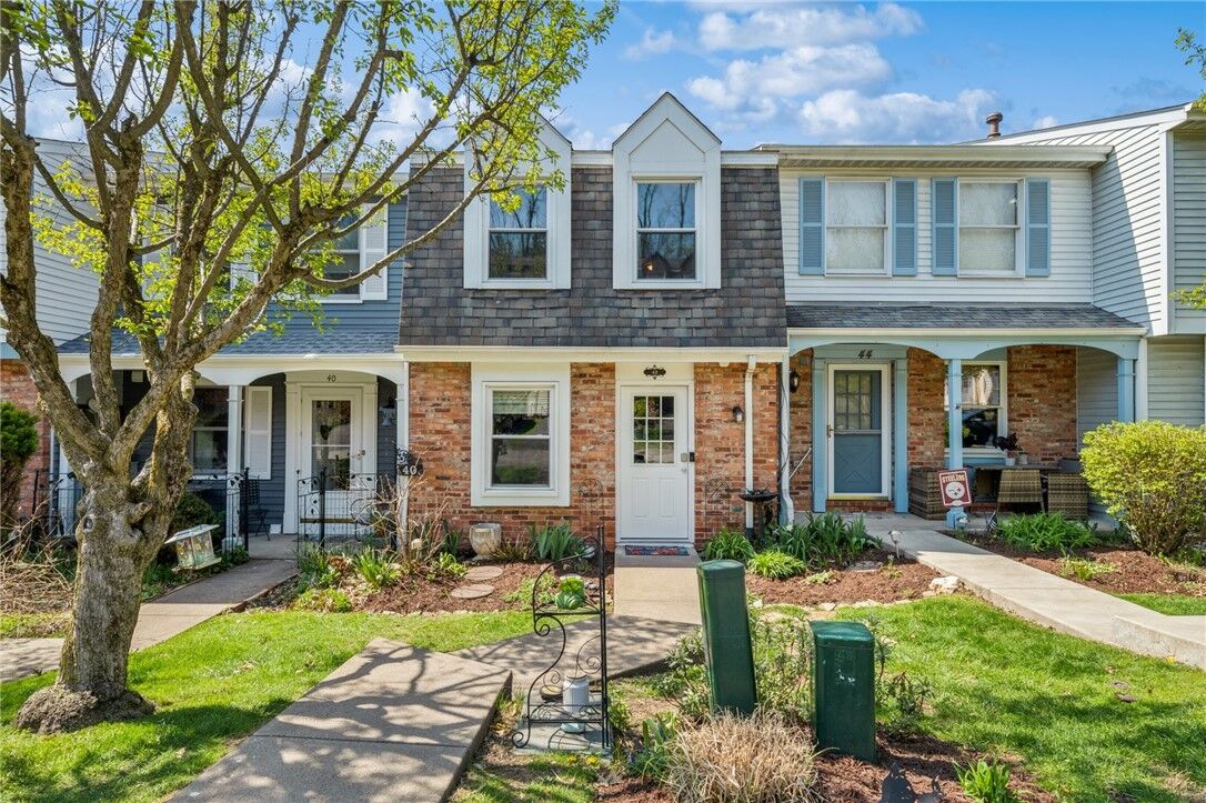 Property Photo: 42 Shadow Dr PA 15227