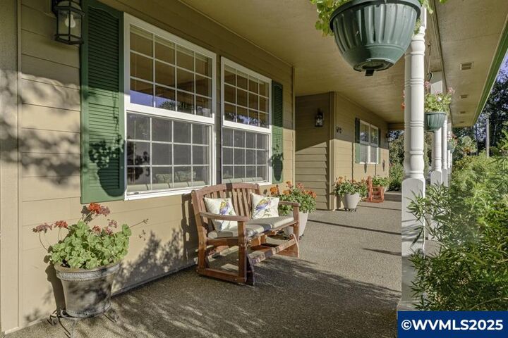 Property Photo:  692 SE Cypress Av  OR 97338 