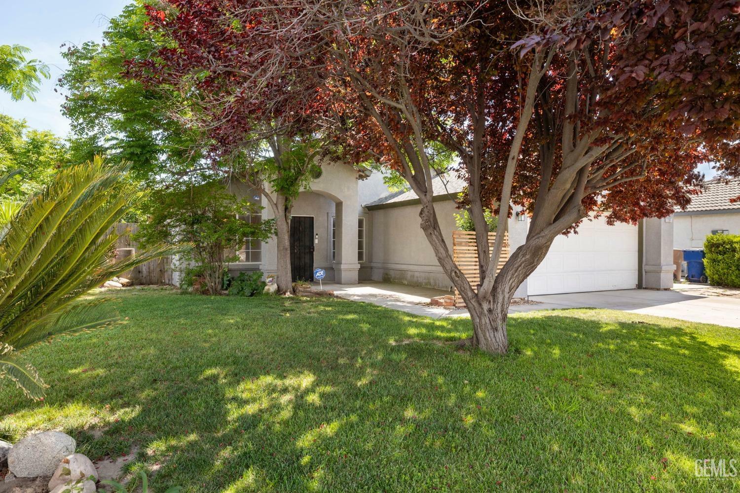 Property Photo: 1201 Berkshire Road CA 93307