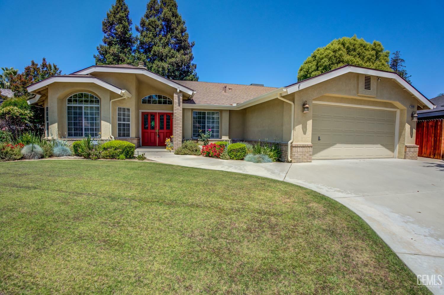 Property Photo: 9408 Foxglen Court CA 93312