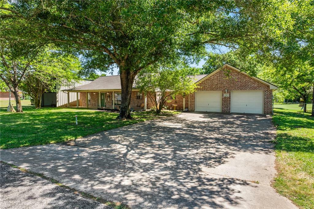 Property Photo: 236 North Golfview Drive TX 77871