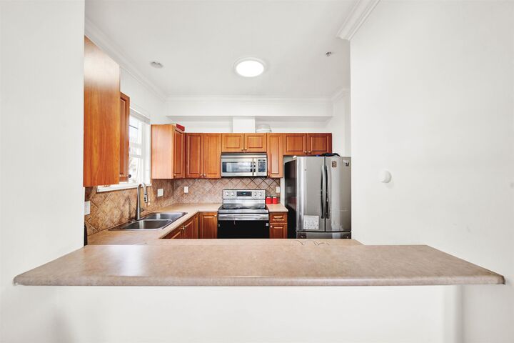 Property Photo: 1010 Ewen Avenue 25 BC V3M 5C9