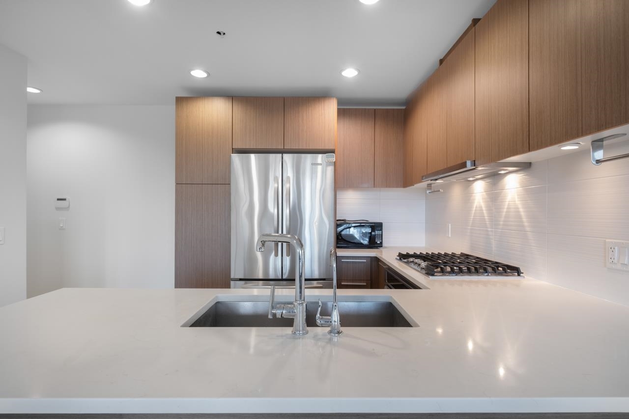 Property Photo: 6033 Gray Avenue Ph6 BC V6S 0G3
