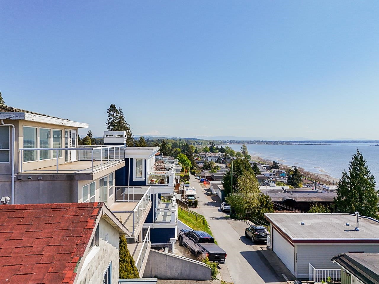 Photo de la propriété:  15412 Columbia Avenue  BC V4B 1J9 