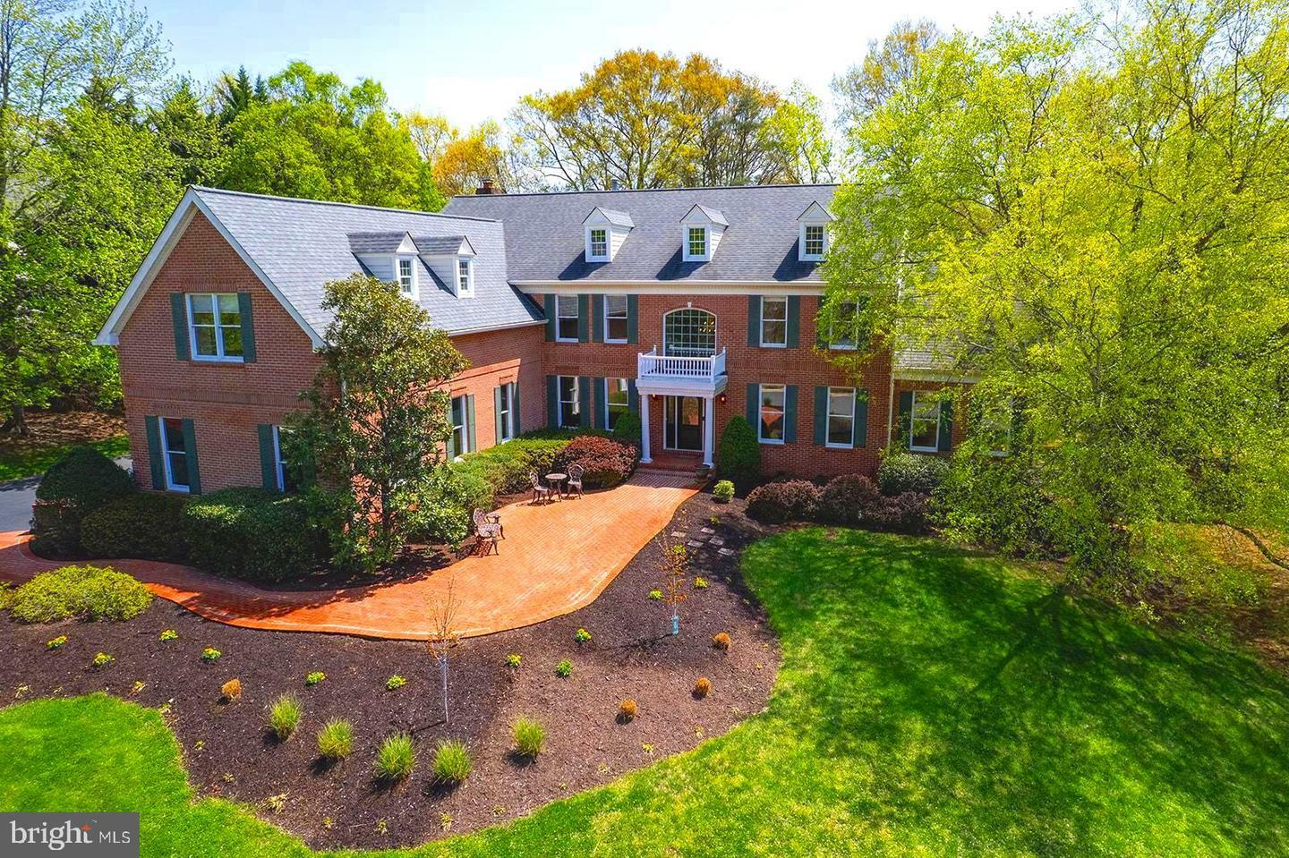 Property Photo: 12825 Parapet Way VA 20171