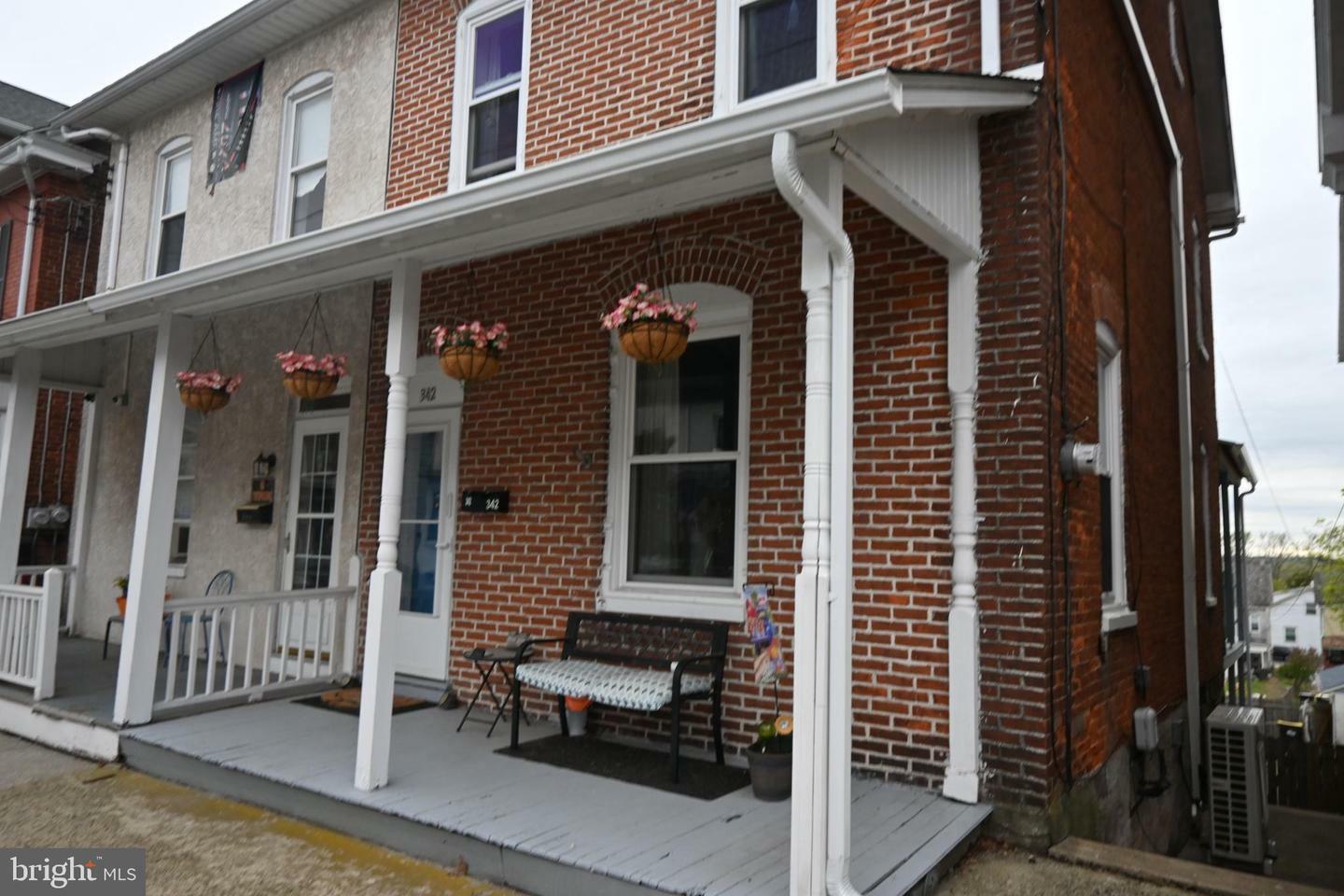 Property Photo:  342 Jefferson Street  PA 18041 