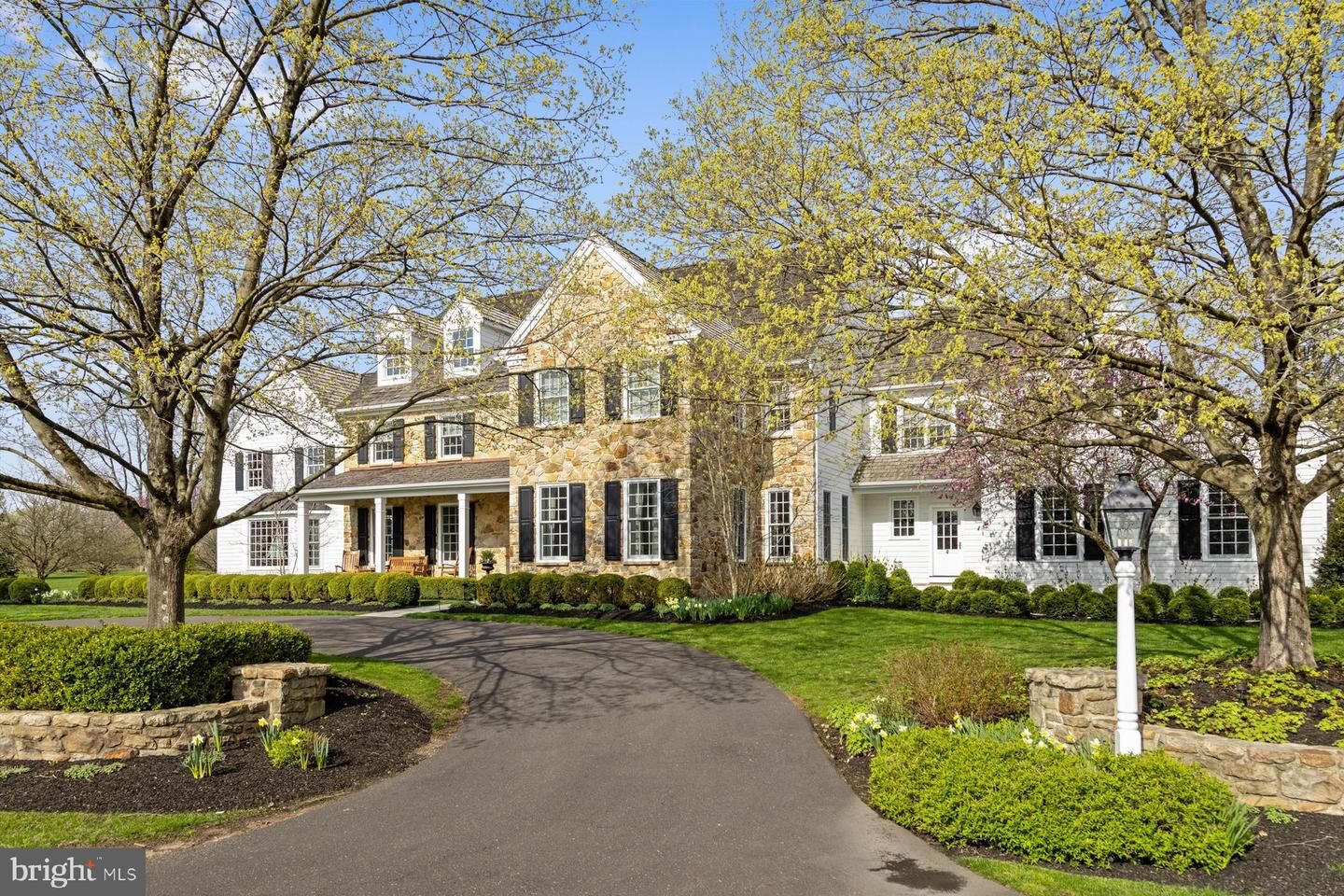 Property Photo: 15 Greenbriar Circle PA 18940