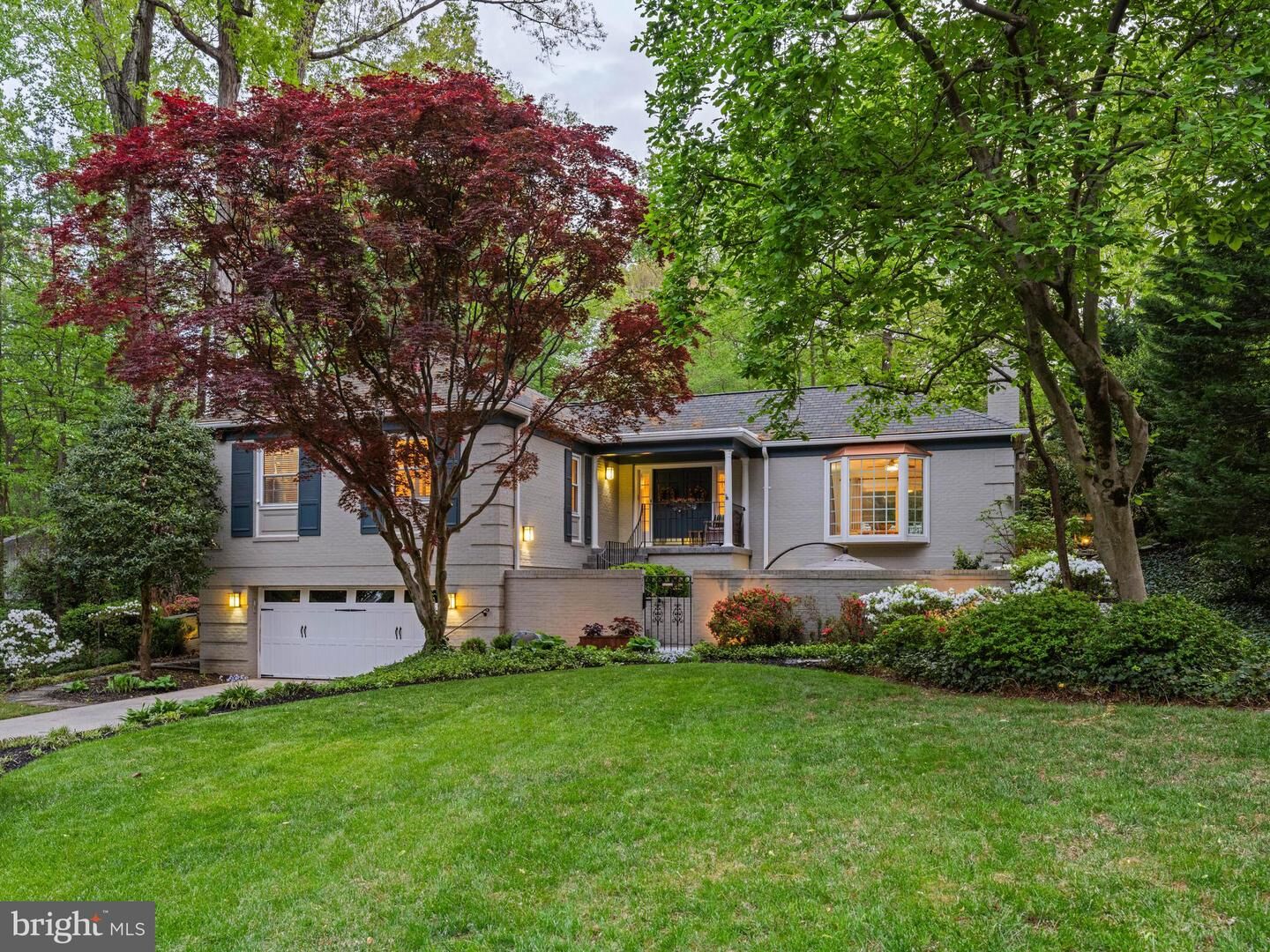 Property Photo: 1605 Mason Hill Drive VA 22307