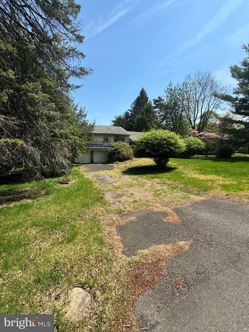 Property Photo: 14 Sunnyside Lane PA 19067