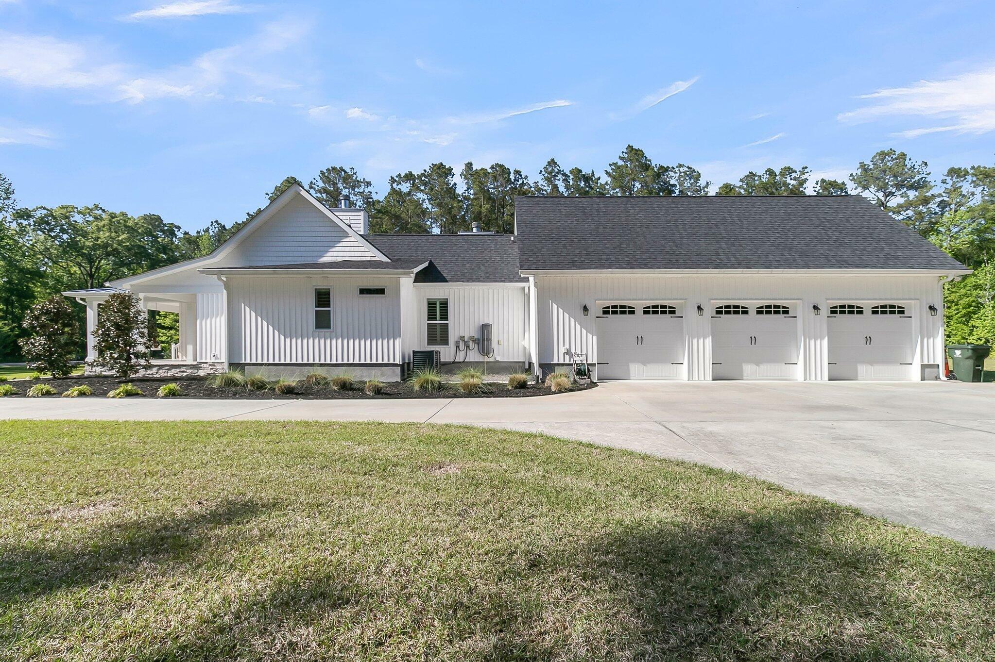 Property Photo: 1245 Saddlehorn Road SC 29486