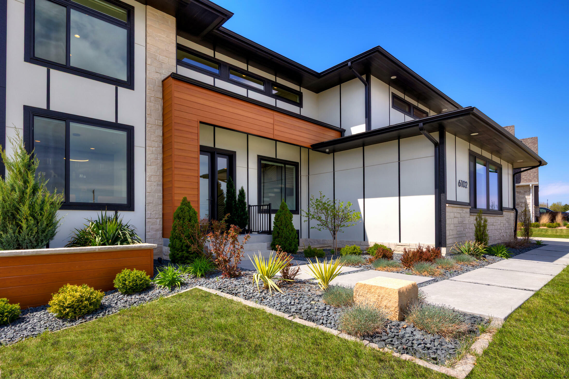 Property Photo: 6102 NE Briarwood Drive IA 50021
