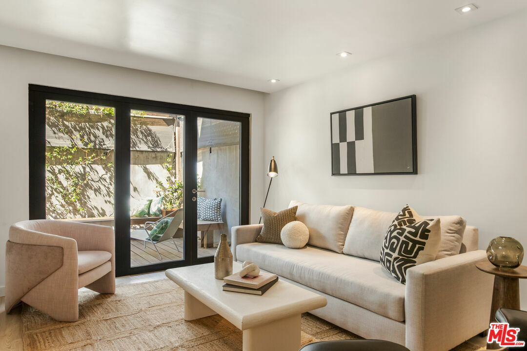 Property Photo: 1615 N Laurel Ave CA 90046