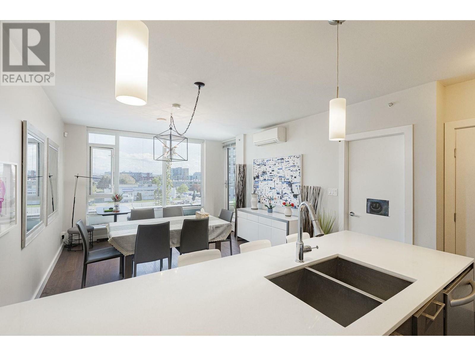 Property Photo: 5511 Hollybridge Way 6015 BC V7C 0A3