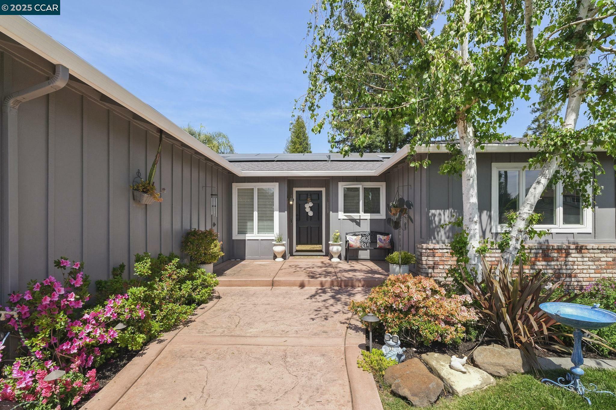 Property Photo: 39 Saint Pierre Ct CA 94583