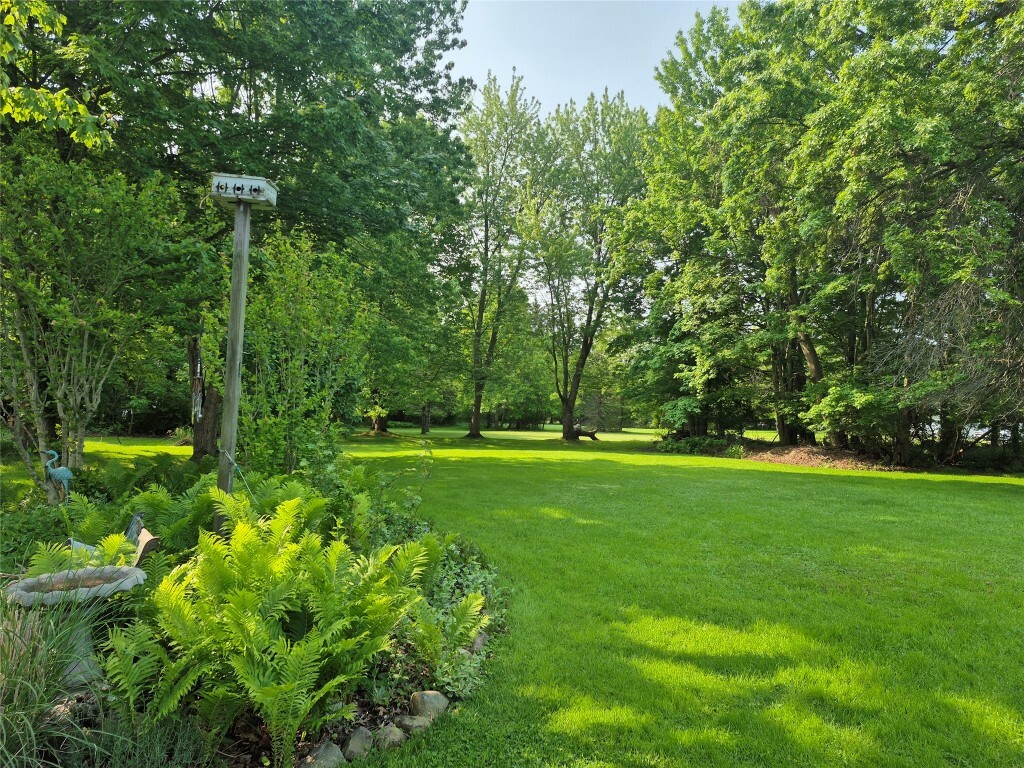 Property Photo: 1233 Gunton Drive PA 16415