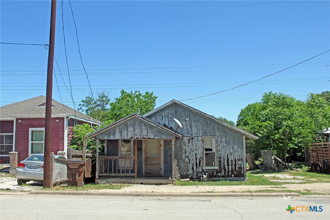Property Photo: 730 Chihuahua Street TX 78644
