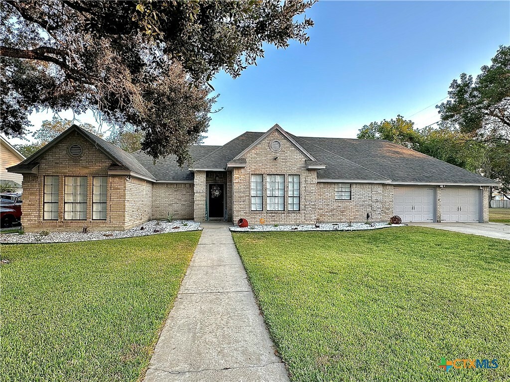 Property Photo: 203 Chimney Rock Drive TX 77904