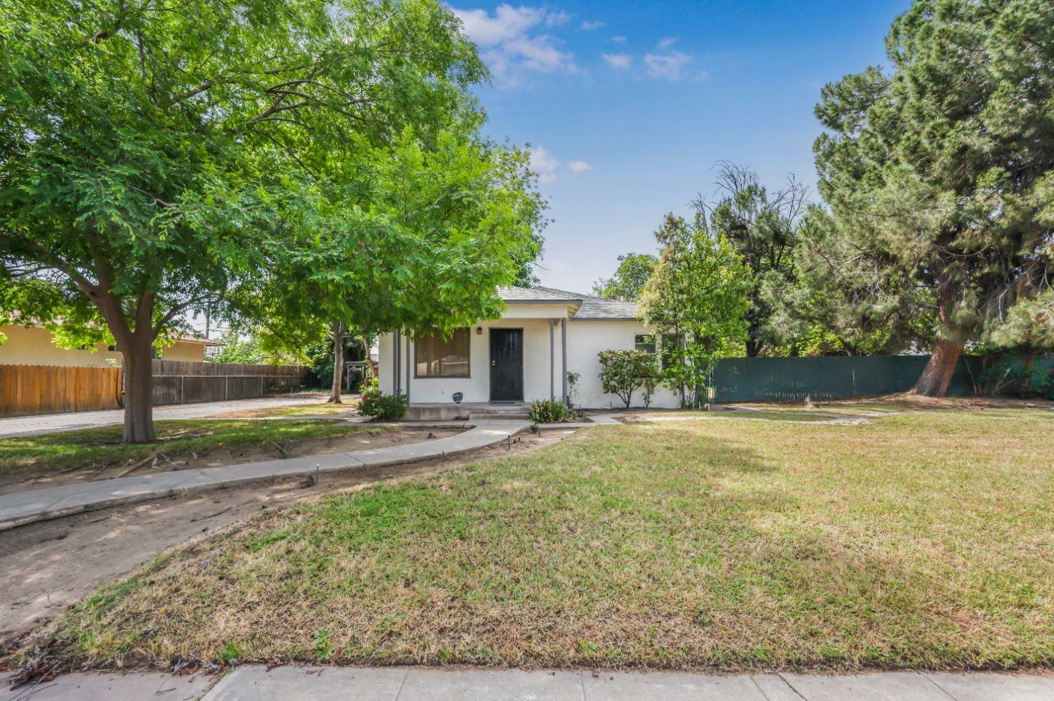 Property Photo: 2328 E Harvard Avenue CA 93703