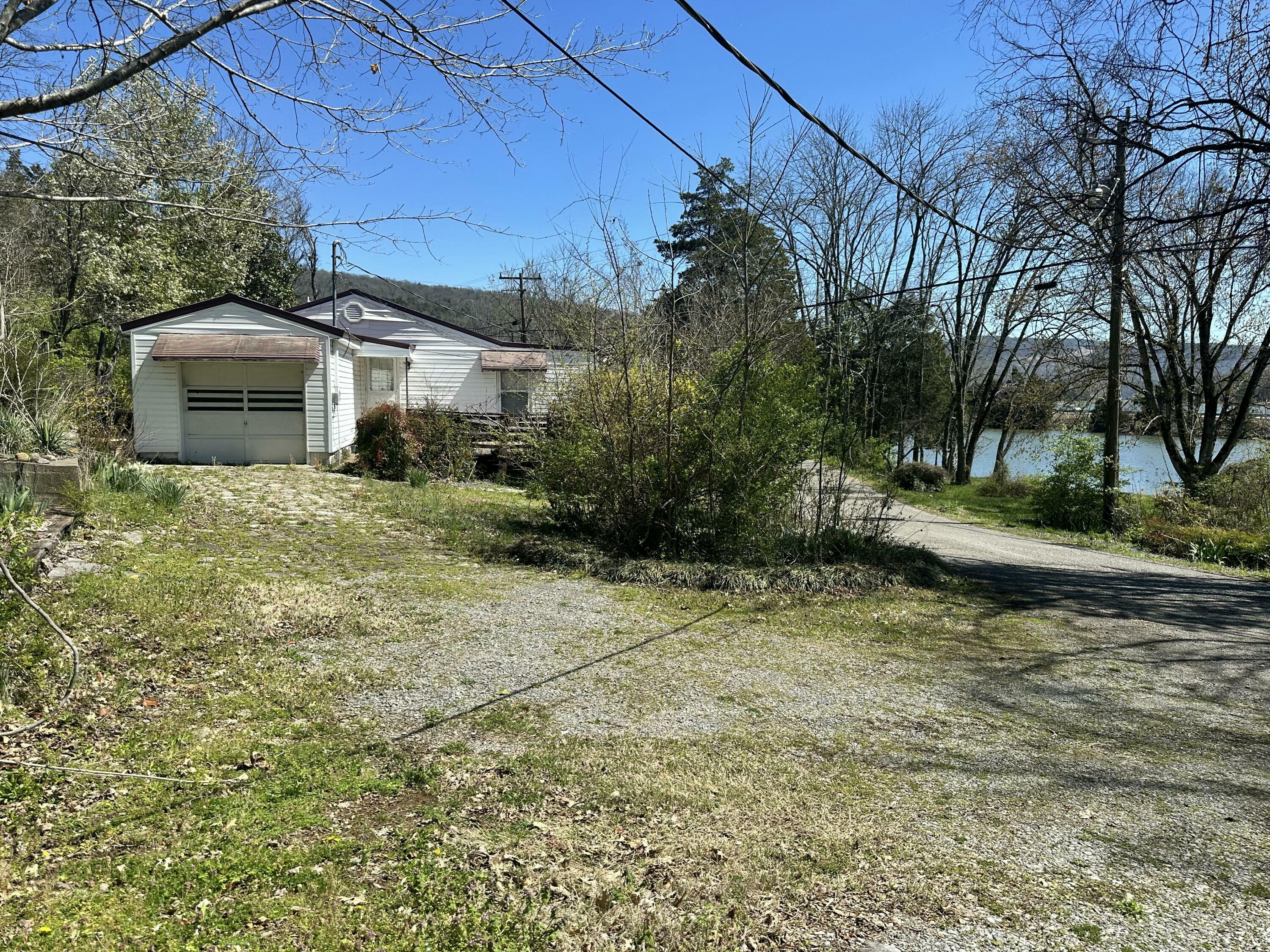 Property Photo:  427 Lakeshore Drive  TN 37347 