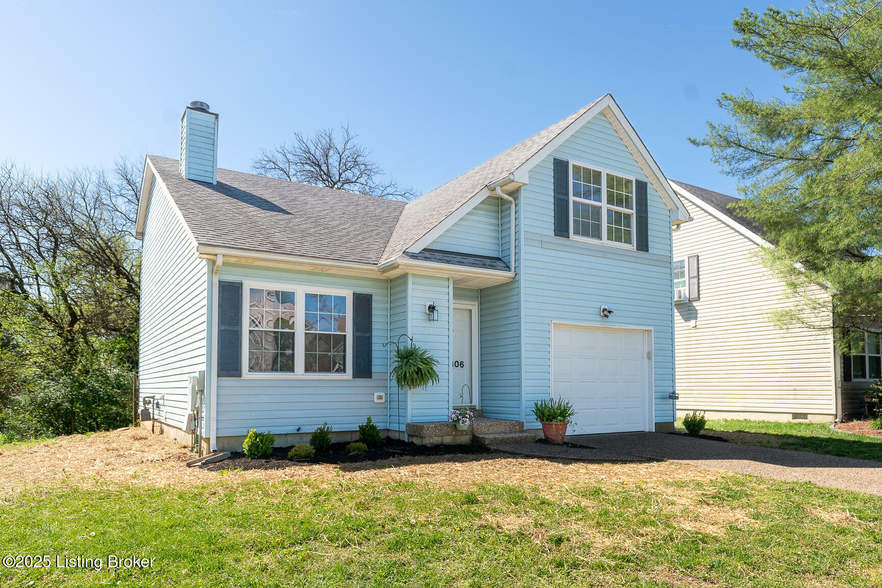Property Photo: 4306 Hickoryview Dr KY 40299