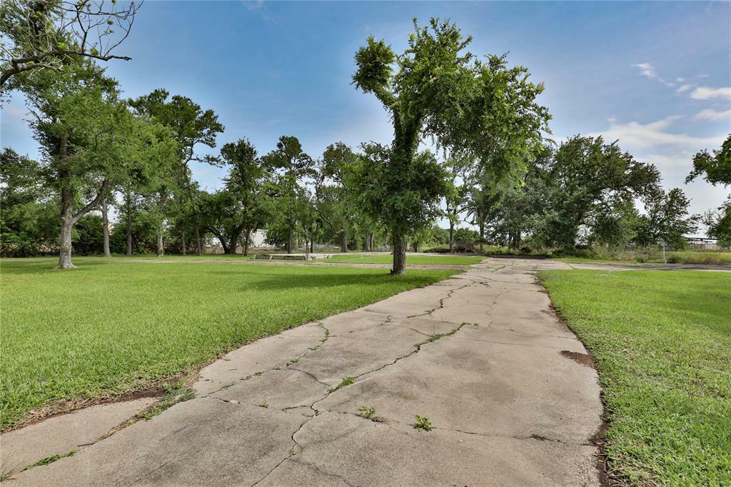 Property Photo: 1001 Wilson Road TX 77531