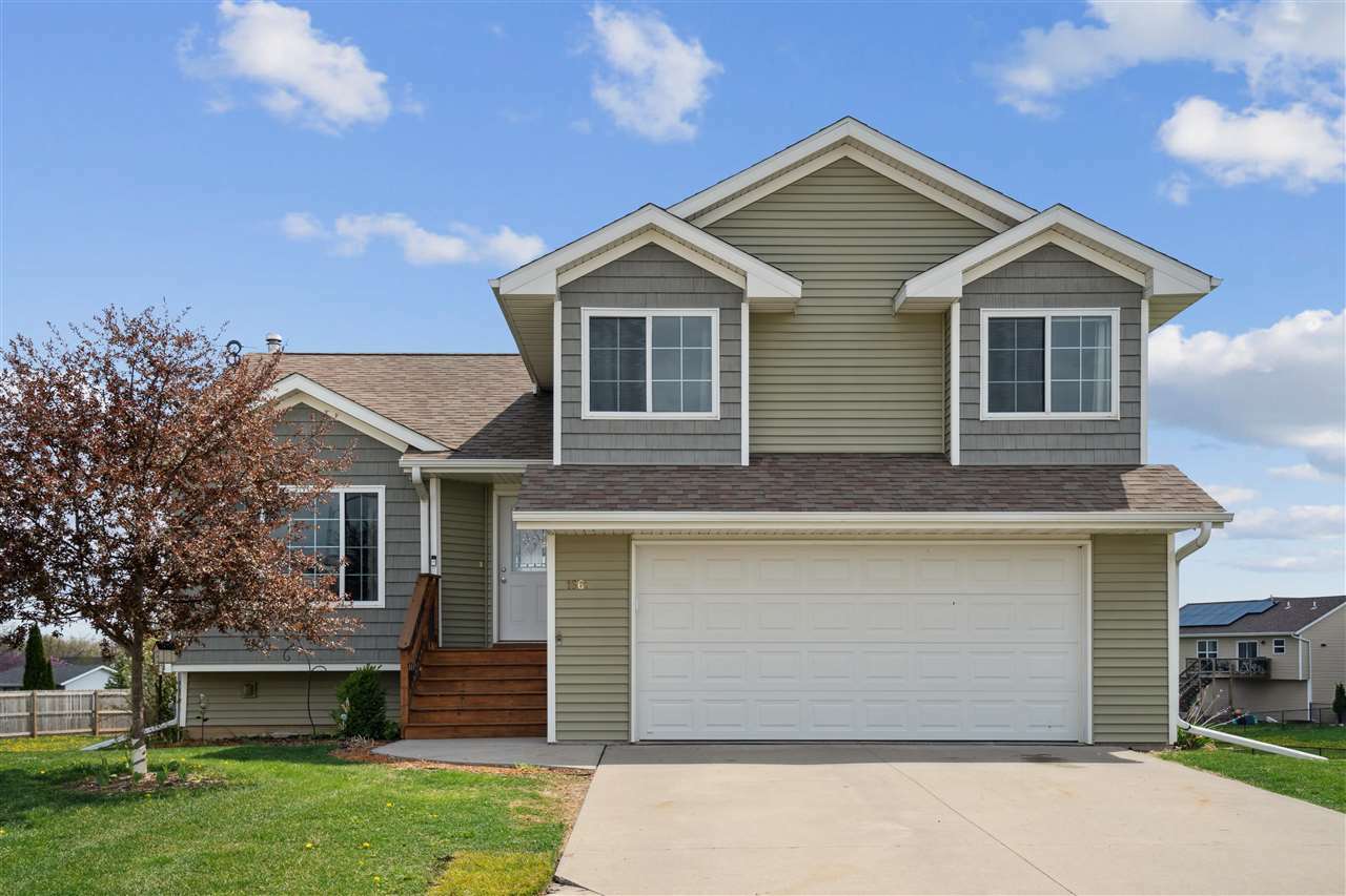 Property Photo: 1661 Ashlynd Ct IA 52240