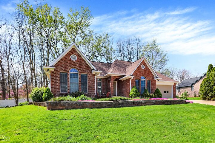 Property Photo: 424 Orchard Boulevard IN 46122